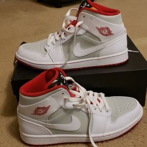 Jordan 1 mid WB hare